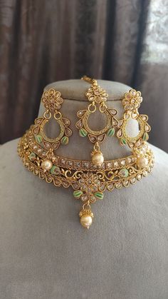 Indian Gold Necklace Set, Gold Necklace Set Indian, Indian Gold Necklace, Panda Jewelry, Indian Choker, Kundan Jewellery Set, Gold Necklace Indian, Beautiful Chokers, Necklace Set Indian