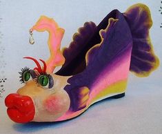 Fish Shoes, Muses Shoes, Funny Shoes, Creative Shoes, Ugly Shoes, Funky Shoes, Unique Shoes, Shoe Art, Crazy Shoes