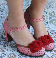 Mihara Shoes, Chie Mihara Shoes, Retro Mode, Woman Shoes, All About Shoes, Fabulous Shoes, Crazy Shoes, Pretty Shoes, Ankle Strap Heels