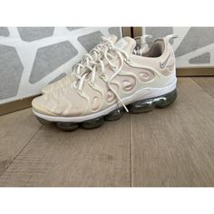 Nike Air Vapormax Plus Men's Shoe Retro Style. Revolutionary Comfort. Men 10.5 Wm 12 / Colore Is Off White Towards Blush The Nike Air Vapormax Plus Looks To The Past To Propel You Into The Future. This Revamp Nods To The Super-Techy Air Max Plus Of 1998 With Its Floating Cage, Cushioned Upper And Heel Logo. Revolutionary Vapormax Air Technology Brings It Into Today. Vapormax Air Technology Provides Ultra Lightweight Cushioning. Floating Cage Around The Foot Mimics The Original 1998 Design. Cushi Nike Air Max Mens, Air Vapormax Plus, Nike Air Vapormax Plus, Athletic Shoes Nike, Air Vapormax, Men's Shoe, Air Max Plus, Into The Future, Nike Air Vapormax