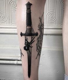 3d Spider, Simple Tats, Shin Tattoo, Traditional Tattoo Sleeve, Spider Tattoo, Old School Tattoo Designs, Dagger Tattoo, Traditional Tattoo Art