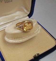 Antique Gold and Citrine Signet Ring - 18K Gold With an 18K gold Hungarian hallmark that was used from 1867. This ring is in very good condition. The head of the ring is 0.56 inches (14.5 mm) long and 0.59 inches (15 mm) wide Size of the stone: 3.9 ct 0.44 inches (11.3 mm) long and 0.50 inches (12.8 mm) wide Inside diameter: 0.884 inches (22.4 mm) Size: USA 13 UK Z1 EU 70 Weight: 13.7 grams The box is not part of the auction. Free world-wide shipping by FedEx. Antique Engraved Ring, Engraved Rings, Signet Ring, Antique Gold, Citrine, Antique Jewelry, Garnet, 18k Gold, Vintage Jewelry