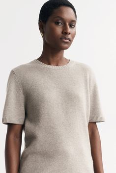 Plain knit Oversized T-shirt in 100% cashmere. Formerly known as our Chunky T-shirt, it’s the same great style, you already love. All that has change is the name. - Plain knit - Relaxed fit - True to size - 7 gg - 4 ply - 100% Cashmere Model is wearing size S and is 177 cm tall. Classic Crew Neck Cashmere T-shirt, Casual Relaxed Fit Cashmere Knit Top, Casual Oversized Cashmere Tops, Classic Crew Neck Cashmere Knit Top, Classic Cashmere Crew Neck Knit Top, Classic Cashmere Knit Top With Crew Neck, Casual Cashmere Crew Neck T-shirt, Fine Knit Cashmere T-shirt Short Sleeve, Short Sleeve Cashmere Fine Knit Tops