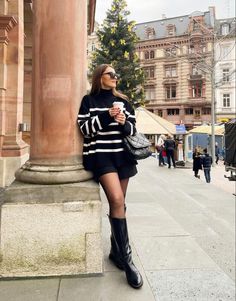 Black Striped Sweater Outfit, Mini Skirts Fashion, Scandi Fashion, Europe Outfits, Daily Outfit Inspiration, London Outfit, Stripe Outfits, Autumn Street Style