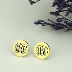 Our Monogram Stud Earrings use our traditional monogram design and shrink them onto a pair of studs. If you love monograms then you’ll definitely want to include a pair of these in your collection. These earring make an excellent gift for yourself or a special someone. Meticulously hand crafted from .925 Sterling Silver and your choice of plating options: 18K Gold, 18K Rose Gold or Platinum. Engraving Font: Monogram Earrings, Engraved Earrings, Engraving Fonts, Initial Earrings, Mors Dag, Name Jewelry, Monogram Design, Personalized Initials, Monogram Initials