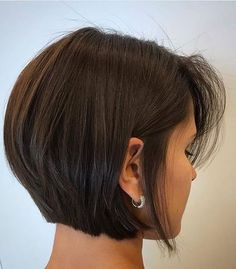 Short Hairstyle 40’s Women, Short Dark Brown Hair Edgy, Bob Women Hairstyles, Modern Inverted Bob, Layered Bob For Straight Hair, Haircuts 2023 Medium, Nape Bob Haircut, Chin Length Hair Thick, Short Hair Above Chin