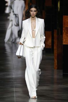 Runway Details, Womens Suits Business, All White Outfit, Diy Fashion Clothing, Business Suit, Holiday Looks, Women Set, White Outfits, Inspirational Women