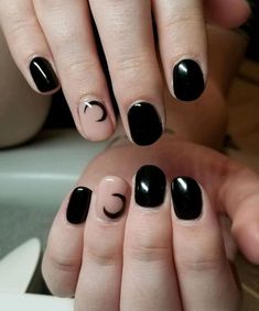 Black Gel Nails Designs Short, Simple Black Gel Nails, Black Minimal Nails, Black Nail Designs For Short Nails, Black Nail Art Short Nails, Short Nail Black Designs, Short Black Gel Nails Ideas, Black Nails Inspo Short, Short Oval Black Nails