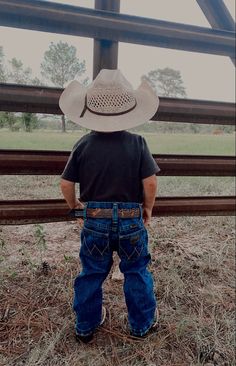 Country Toddler Boy, Western Baby Pictures, Toddler Boy Pictures, Country Baby Pictures, Country Boy Outfits, Country Babies, Cowboy Baby Clothes, Western Baby Names, Country Baby Boy