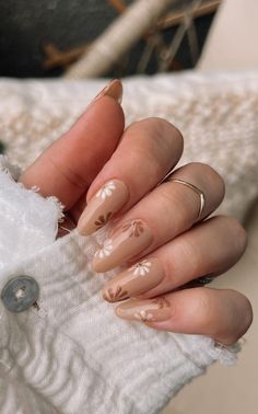 Looking for some flower nail designs? Check out this list of 35+ simple and cute flower nails! Perfect for gel, acrylic, and natural nails. From beautiful French tips to vibrant pink, white, blue, yellow, and green hues, these floral nail designs will add a touch of beauty to your fingertips. Plus: spring nails, summer nails.  (📷 style.by.nayla IG) Brown Flower Nails, Cute Flower Nails, Almond Acrylic, Nails Summer Nails, Floral Nail Designs, Floral Nail, Almond Shape Nails, Flower Nail Designs, Floral Nail Art