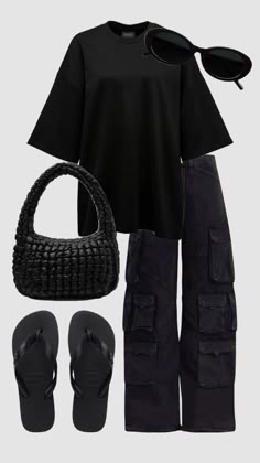 All Black Summer Outfit 🫶🏻 #copenhageninspo #copenhagenstyle #matildadjerf #aesthetic #flipflops #havaianas #cph #scandinavia Havaianas Outfit, Black Havaianas, Black Summer Outfits, Minimal Chic Style, Style Essentials, Inspo Looks, Effortlessly Chic Outfits, Casual School Outfits, Work Fits