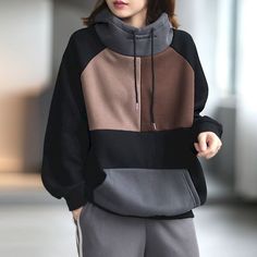 Trendy Winter Tops, Cute Winter Hoodies, Outdoor Patchwork Hoodie For Fall, Winter Color Block Hooded Jacket With Long Sleeves, Winter Outdoor Hoodie With Patchwork, Sporty Long Sleeve Sweatshirt With Splicing, Sporty Long Sleeve Splicing Sweatshirt, Winter Cotton Sweatshirt With Splicing, Long Sleeve Hoodie With Contrast Color For Fall