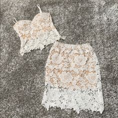 Brand New Without Tags. White Lace Over Nude. The Top Has A Side Zipper And The Skirt Is A Pull Up. Top Is Size Xs And Skirt Is Small. Top Has Padding And The Straps Are Adjustable. Sold As A Set! Two Piece.Perfect For A Bridal Shower,Rehearsal Dinner, Bachelorette Party Or Date Night! Top Xs And Bottom Is Small! Offers Accepted Two Piece Top And Skirt, 2024 Clothes, Top And Skirt Set, Lace Outfit, Top And Skirt, Sans Souci, Beautiful Clothes, Rehearsal Dinner, Pull Up