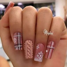 Nee Years Nails, Short Christmas Acrylic Nails, Ombre Acrylic Nails, Christmas Gel Nails, Sweater Nails, Yellow Nails, Xmas Nails, Pretty Acrylic Nails, Fancy Nails