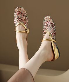 Boutique Gold Hollow Out Zircon Wedge Slide SandalsMade of:-Faux Leather Upper.-Rubber sole- cushioned insole.1.18"/3cm Wedge Heel Luxury Slides, Elegant Sandals, Girly Style, Dress Jewelry, Style Outfits, Luxury Boutique, Slide Sandals, Wedge Heels, Rubber Sole