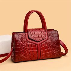 Compre online Casual couro do plutônio crossbody sacos para as mulheres 2021 moda crocodilo padrão topo-alça saco designer marca ombro saco do mens... Crochet Summer Bags, Womens Work Bag, Crossbody Bag For Men, Number Top, Animal Print Handbags, Luxury Designer Bags, Purse Collection, Toe Loop Sandals, Trendy Shoulder Bag