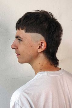 Get ready to turn heads with a stylish mullet haircut for men. This timeless hairstyle is perfect for those who want to make a bold statement without being too over the top. With its short cut on the sides and long hair in the back, the mullet haircut is perfect for showcasing your edgy side. Whether you're going for a casual look or dressed up for a special occasion, the mullet haircut will have you looking your best. #mullet #mullethaircut #mullethaircutformen #menmullet #menshaircuts Lemon Hair, Textured Curly Hair, Punk Hair, Edgy Hair