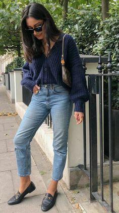 Blue Loafers Outfit Women, Look Office, Loafers Outfit, Jeans Street Style, Fall Transition Outfits, Office Casual Outfit, London Outfit, Interview Outfit, Casual Chic Outfit