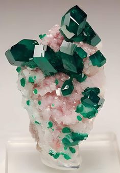 Minerals Crystals Rocks, Crystal Aesthetic, Rock Minerals, Pretty Rocks, Beautiful Rocks, Rock Collection, Mineral Stone, Minerals And Gemstones, Rocks And Gems