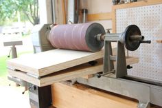 a machine that is sitting on top of some wood