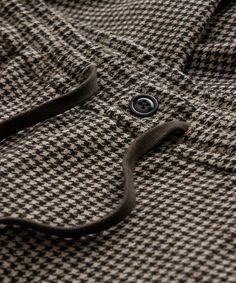 All the easy, laidback comfort of a drawstring pant in a sartorial fabric: an Italian double-knit cotton-wool houndstooth in a 3-season weight for maximum versatility. The overall look is both casual and sophisticated; think trousers meet track pants, with a clean silhouette and minimal detailing. Wear them on their ow Sweatshorts Shorts, Deck Jacket, Polo Coat, Houndstooth Pants, Sweatpants Style, Bespoke Fashion, Linen Suits, Linen Tshirts, Sneaker Dress Shoes