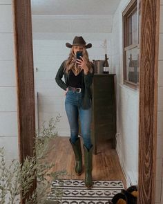 5 Winter Outfit Ideas for Nashville - Magic of Clothes Fiesta Party Outfit Ideas, Pbr Outfit For Women Winter, Western Inspired Outfits Women, Cowgirl Western Outfits, Outfit Botas Vaqueras, Cowgirl Boots With Jeans, Women’s Western Fashion, Cowgirl Outfits Winter, Outfit Ideas For Nashville