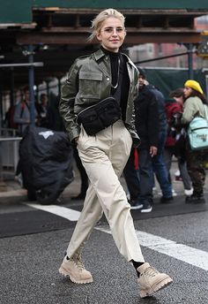 Caroline Daur, New York Street Style, Nyfw Street Style, Look Retro, Model Street Style, Cropped Leather Jacket, Woman's Fashion, Looks Street Style, Women Street