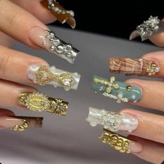 Nails With Silver Design, Junk Nails Bling, Gold And Silver Nails, Gold Silver Nails, Kitsch Nails, Nails With Silver, Artistic Nails, Money Nails, Junk Nails