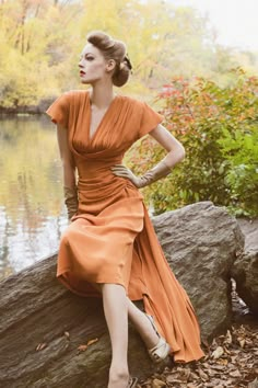 Paper Mothball Vintage. Vintage 1940s Dress for Fall in Central Park. Autumn fashion, Pinup, Orange dress 40s Mode, Bustle Dress, Fall Vintage, 40s Fashion, 1940s Dresses, Vintage Inspired Dresses, 1940s Fashion, Moda Vintage