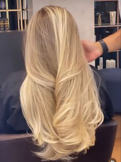 Old Money Hair Blonde, Hair Inspo Color Golden Blonde, Light Gold Blonde Hair, Golden Blonde With Highlights, Pure Blonde Hair, Golden Buttery Blonde Hair, Blonde Hair Shoulder Length, Warm Blonde Highlights On Blonde Hair, Natural Golden Blonde Hair