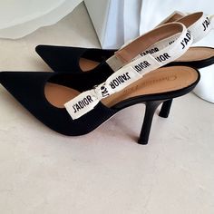 Black Technical Fabric Size Us, 9.5 , Europe 39.5 10 Cm / 4 Inches Comma Heel "The J'adior Slingback Pump Is A Prime Example Of Dior's Savoir-Faire. Crafted In The Christian Dior Italian Ateliers, The Silhouette Is Distinguished By Black Technical Fabric. The Two-Tone Embroidered 'J'adior' Ribbon Is Embellished With A Flat Bow And The 10 Cm Comma Heel Offers The Final Elegant Touch For An Evening Look" Dior Boots, Hak Tinggi, Dorothy Dandridge, Dr Shoes, Designer High Heels, Elegante Casual, Trending Boots, Modieuze Outfits, Stiletto Sandals