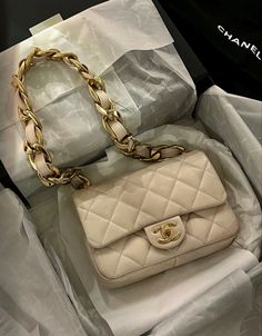 Chanel Casual, Vanity Bag, Party Style, Party Fashion, Luxury Handbags, Designer Brands, Casual Style, Fashion Bags, Branding Design