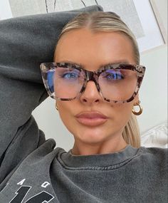 Thick Frame Glasses Woman, Oversized Prescription Glasses Frames Woman, Stylish Glasses For Women 2023, Glasses Frames For Women Trendy, Trendy Glasses Frames 2023, Thick Glasses Frames For Women, Optic Glasses Women, Oversize Glasses Frames Woman, Glasses Thick Frames