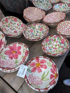 many plates and bowls are on display for sale