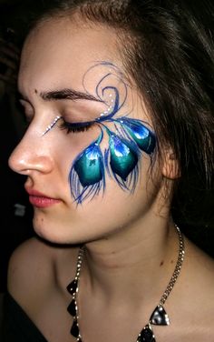 Nature Face Painting, Feather Face Paint, Peacock Face Paint, Bird Face Paint, Peacock Halloween Makeup, Peacock Feather Face Paint, Peacock Theme Makeup, Peacock Face Painting, Winter Facepainting