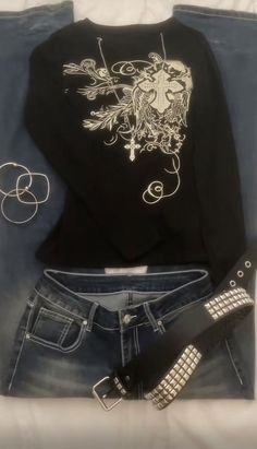 Summer Street Wear Women, Black Outfits Y2k, Deftones Aesthetic Outfit, Dark Y2k, Dark Clothing, Trashy Outfits, Estilo Hippy, Downtown Outfits, 2000s Fashion Outfits