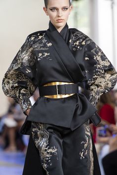 Elie Saab Fall, 2019 Runway, Mode Kimono, Elie Saab Couture, Bodo, Runway Pictures, Fantasy Fashion, Elie Saab, Mode Inspiration