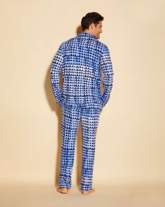 Classic menswear style Long Sleeve PJs designed for sleepwear and loungewear.Printed super soft Peruvian Pima cotton and modal with contrast satin piping.Long straight leg pants with elasticized waist.Long sleeve button down shirt with patch pocket.Cold water wash and hang to dry.Body: 50% cotton, 50% modalStyle: AMORP9441 Long Sleeve Pjs, Designer Pajamas, Classic Menswear, Sleepwear & Loungewear, Pj Sets, Drawstring Pants, Male Body, Pima Cotton, Straight Leg Pants