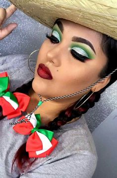 Mexican Eyeshadow, Folklorico Makeup, Mac Shadows, Green Eyeshadow, Christmas Makeup, Fantasy Makeup, Makeup Goals