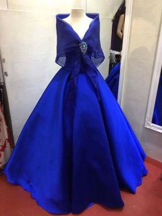 Filipiniana Inspired Gown, Miss Phillipines Dress, Traditional Filipino Dress Prom, Modern Filipiniana Dress Gowns, Philippines Dress Traditional, Blue Filipiniana Dress, Blue Filipiniana Gown, Debut Filipino Dresses, Filipino Outfits Traditional