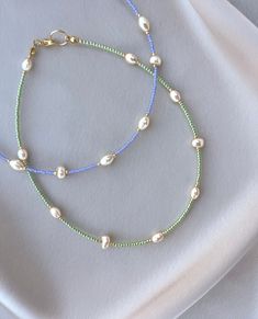 SEED BEAD LOOM TUTORIAL #SeedBeadTutorials Summer Beaded Jewelry Aesthetic, Handmade Jewellery Ideas Necklaces, Beach Pearl Necklace, Neackles Beads Ideas, Green Pearl Beads As Gift, Green Pearl Beads For Gifts, Green Pearl Beads For Gift, Green Pearl Jewelry With Tiny Beads, Gift Green Pearl Beads