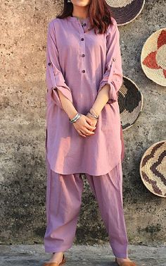 Pakistani Home Wear Dresses, Women Pakistani Kurta, Pakistani Dress Design Salwar Kameez Simple Lawn, Pakistani Simple Suits, All Over Suit Design, Shirt Dress Styling Ideas, Summer Dress Designs Pakistani, Pakistani Suits Casual, Simple Pakistani Dresses Casual