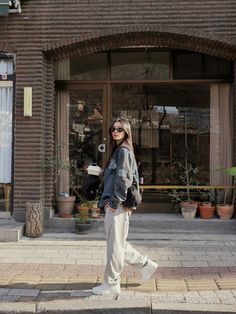 Africa Trip, Mode Ulzzang, American Dress, Looks Pinterest, 사진 촬영 포즈, Korean Casual Outfits, Mode Casual, Korean Girl Fashion