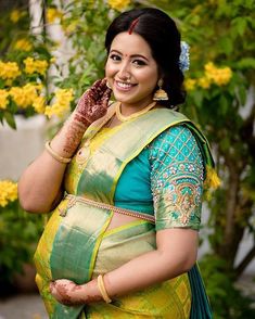 Baby Shower Saree, Sreemantham Decoration, South Indian Home Interior, Indian Home Interior Design, Dohale Jevan, 7 Month Baby, Baby Bump Photoshoot, Indian Baby Showers, Baby Shower Pictures