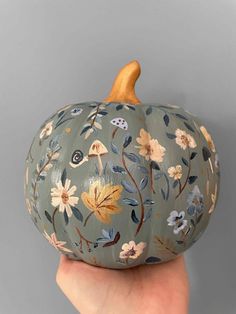 Paint On Pumpkins, Cute Painted Pumpkin Ideas, Disney Pumpkin Painting, Painted Pumpkin Ideas, Pumpkins Painting, Pumpkin Painting Party, Ceramic Pumpkins