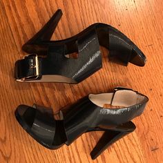 These Open Toe Michael Kors Heels Have A Textured Navy Leather Upper, With Thick Straps And Adjustable Ankle Strap And A Bold Gold Buckle Closure. The Strappy Shoe Also Has A Brand Embossed Insole On A Rubber Sole With A 4 Inch Heel. Nwot Size 6.5m #Petfree #Smokefree Michael Kors Heels, Strappy Shoes, Navy Leather, 4 Inch Heels, Michael Kors Shoes, Navy Color, Shoes Women Heels, Ankle Strap, Open Toe