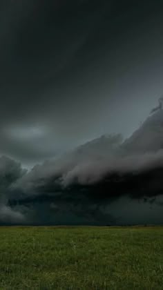 an image of a storm coming in from the sky