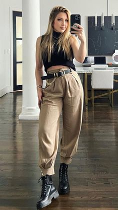 Cargo Office Outfit, Pantalones Beige Outfit, Outfit Cargo Beige, Outfit Con Pantalon Beige, Outfit Pantalon Beige, Sasha Fitness, Outfits Fresas, Sascha Fitness, Outfit Sporty