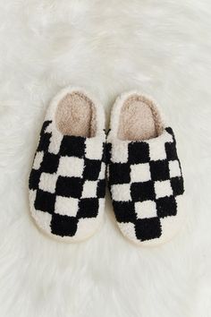 Crafted with premium-quality soft plush material, these slippers wrap your feet in cozy warmth, making them an ideal choice for indoor relaxation. The charming checkered print adds a touch of elegance and fun to your loungewear, making you feel stylish even at home. With a durable, non-slip sole, these slippers ensure steady footing, making them a reliable companion for everyday use. Embrace comfort and fashion with these delightful winter slippers! Type: Slippers Pattern type: Checkered Style: Faux Fur Top, Fur Top, Tiktok Outfits, Slide Slippers, Winter Slippers, Checkered Print, Slippers Pattern, Checker Print, Warm Shoes