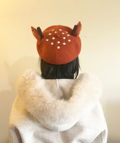 This Brownish Red Beret is made of high-quality wool. The idea is from Christmas Deer. It will be a fantastic gift for your friend or yourself in 2023 and winter. Repeated production might be slightly different. Suitable for head circumference 53-58 cm. (Adjustable)   IMPORTANT: WOOL PRODUCT! Wash it in cold water by hand gently. Red Wool Felt Hat For Winter, Winter Wool Mini Hats, Red Winter Hats For Gifts, Red Winter Hat As A Gift, Red Mini Hat For Winter Gift, Winter Wool Hat As Gift, Winter Flat Cap Beret For Gift, Flat Cap Hats As Winter Gifts, Winter Gift Beret Flat Cap